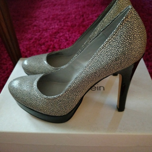 Calvin Klein Leather Kendall Pumps, Stingray - NWT - Picture 8 of 8